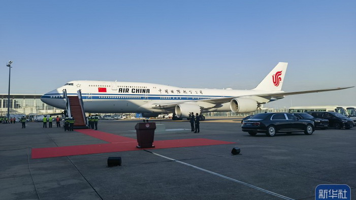 习近平抵达澳门受到热烈欢迎 