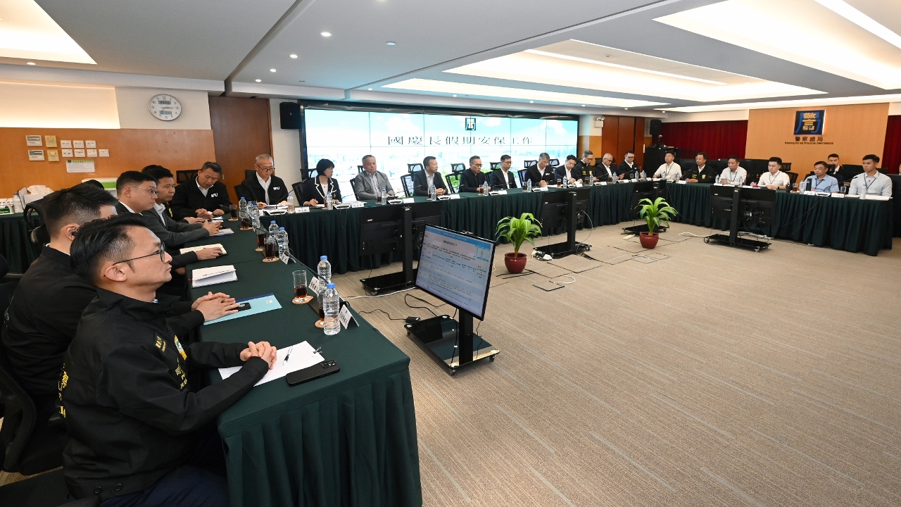 保安司司长陈子劲亲临“跨部门联合行动指挥中心”听取工作汇报