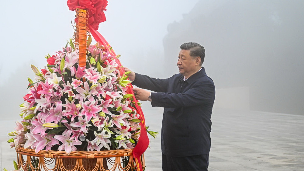 新华图讯｜习近平在山西阳泉市向抗战烈士敬献花篮并参观百团大战纪念馆